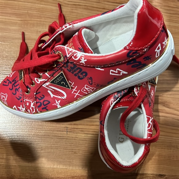 Guess sneakers - Picture 2 of 3